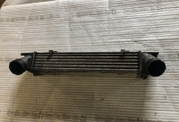serija 1 3 x1 e87 e90 interkuler BMW 7524916 hladilnik zraka