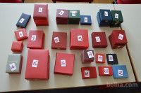 Embalaža, škatle za odlikovanja in razne eksponate