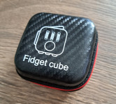 Fidget Cube (Fidget kocka) + etui - antistresna igrača