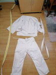 Kimona zgornji in spodnji del velikosti 160+beli in rumeno beli pas