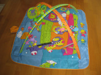 Igralni center in podloga Tiny love