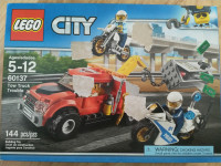 LEGO kocke City - policist motorist