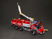 LEGO set 42068 gasilski avto