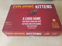 Prodajam družabno igro Exploding Kittens z dodatki