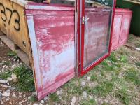 kovinska trodelna vrata dimenzij 240x295 cm