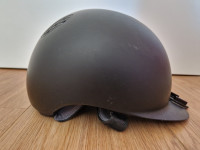 Črna jahalna čelada, velikost 54cm