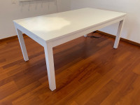 Jedilna miza Ikea Bjursta raztegljiva