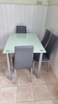 Kuhinjska miza s stoli