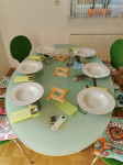 Kuhinjska ovalna jedilna miza