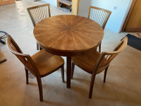lesena raztegljiva jedilna miza in stoli 4x stol les starina