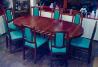 Masivna miza in 8 stolov iz hrastovega lesa