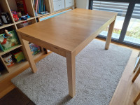 miza IKEA Bjursta