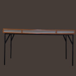 Miza s skritimi predali