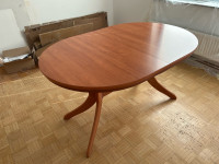 Prodam raztegljivo ovalno jedilno mizo