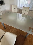 Steklena miza + brezplačno stoli