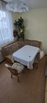 Jedilni kot z mizo in 2 stolim masiva
