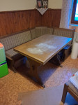Podarim kuhinjsko mizo klop in stole