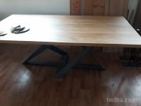 Kuhinjska jedilna miza, kovinsko podnožje