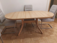Lesena jedilna miza, raztegljiva
