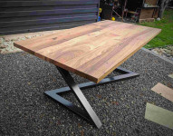 Nova orehova miza, elegantna, trpežna,...