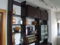 Ročno izdelan regal za jedilnico