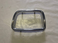 BM0422134 - ZAŠČITNA LETVA MREŽA HLADILNIKA LEVO BMW 5 E34 93-96