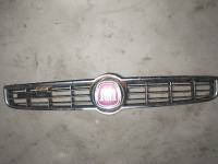 fiat bravo 2008 bravo maska spredaj prednja znak značka emblem rdeč