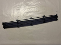 Mrežica Ford FIESTA mreža odbijača sprednja 1996-1999 2733.415.2