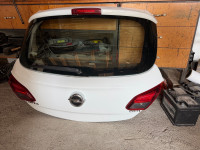 Opel Corsa E  L2016  Pokrov prtljage