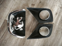 peugeot 207 okrasna maska mrezica leva desna okoli meglenke