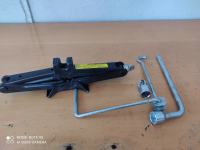 Toyota Corolla Verso dvigalka ključ