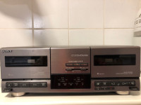 Prodajam Sony dvojni kasetar