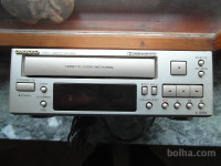 Prodam strereo kasetar Onkyo K-505X
