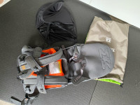 Nosilka/nabrbtnik minimeis z dodanim sencnikom