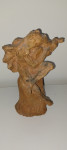 AKADEMSKI  KIPAR  HOMAR KIP  VIOLINIST RDEČA  GLINA 26 CM