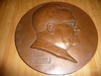 B. Putrih: Edvard Kardelj - okrogel relief,patiniran mavec
