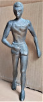 bronasta skulptura atleta