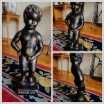 Bruseljski deček (Manneken Pis) – dekorativna figura, višina 50 cm