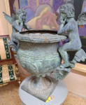 Čudovita velika bronasta vaza/kip/sadilnik za rože
. podpisana