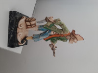 Fontanini figura Pirata na podstavku iz Italijanskega Carrara marmorja