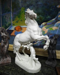Hutschenreuther - velik kip konja iz porcelana