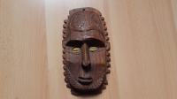 Lesena maska iz trdega lesa
