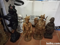 Različni kipi iz lesa