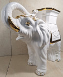 skulptura velikega slona v keramiki