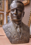 velik lep bronast kip Tito.
