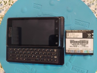 Zbirateljski mobitel MOTOROLA s tipkovnico
