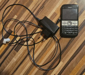 NOKIA E5, črna, polnilec