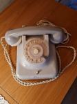 Starejši hišni telefon