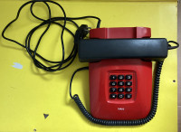 Svetovno znani slovenski analogni telefon Iskra