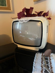 Starejša televizija tedek primer